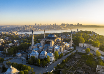 Over 135,000 Pakistanis Among 62.2 Million Visitors to Turkiye in 2024, Generating Over 61 Billion Dollars of Revenue